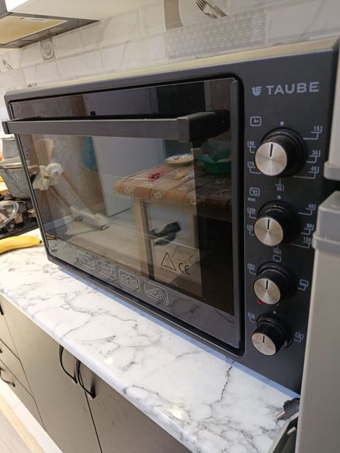 Taube elektrik mini soba - Tezgahüstü elektrik sobası, şüşə ön qapı — Digah