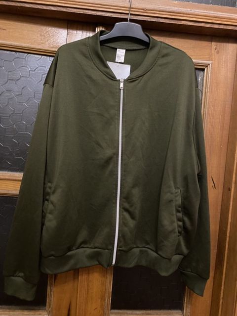 Qadınlar üçün bomber stili yüngül jaket - Rəng: zeytun-yaşıl 54-58 — Bakı