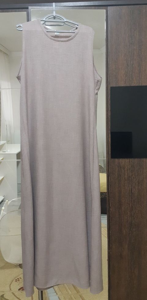 Sadə kəsimli uzun don - Rəng: tozlu qəhvəyi/taupe - Siluet: düz — Digah
