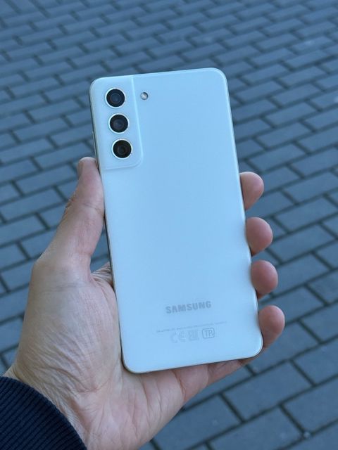 Samsung Galaxy S21 FE 5G White 128GB/6GB — Quba
