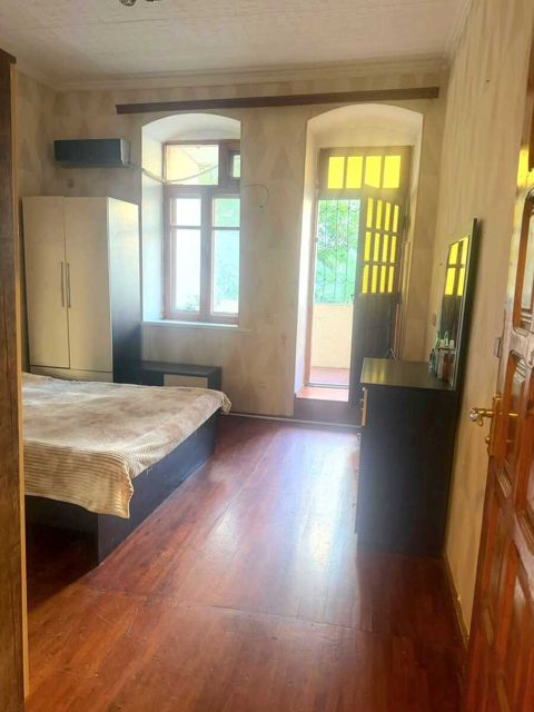 Satılır 3 otaqlı köhnə tikili 80 m² — Bakı