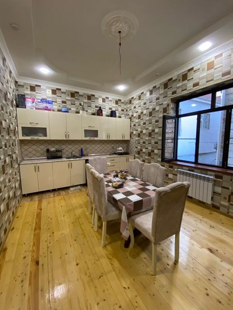 Satılır 5 otaqlı həyət evi/bağ evi 250 m² — Bakı