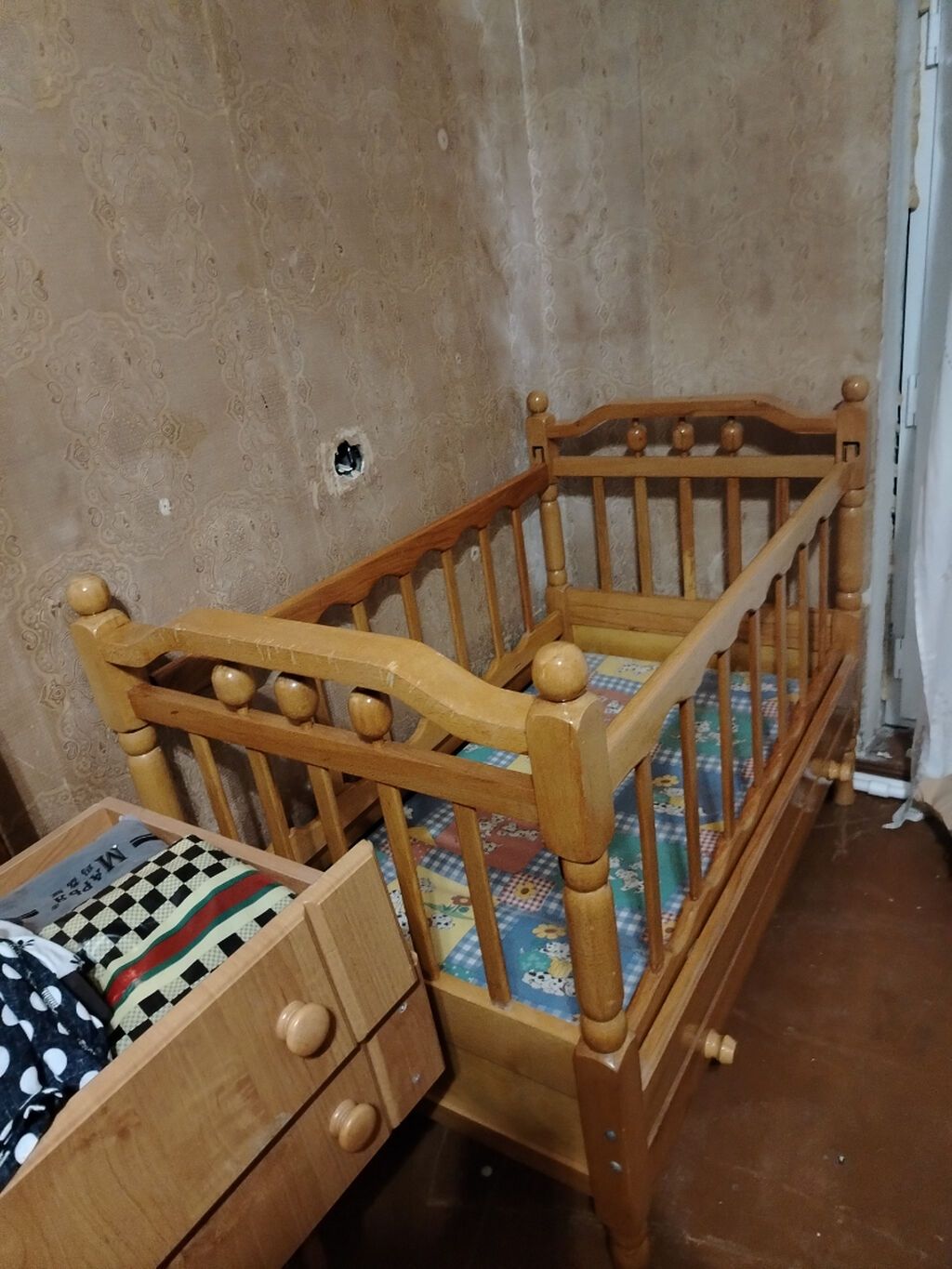 Oğlan və qız üçün, İşlənmiş, Dördbucaq, Beşik, Dəstsiz, Matras ilə — Bəşikləri, Bakı (3)