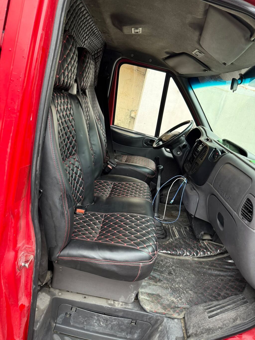 Ford Transit yük mikroavtobusu - Korpus: qapalı furqon, qırmızı rəng 90-TN-192 — Avtomobillər, Masazır (4)