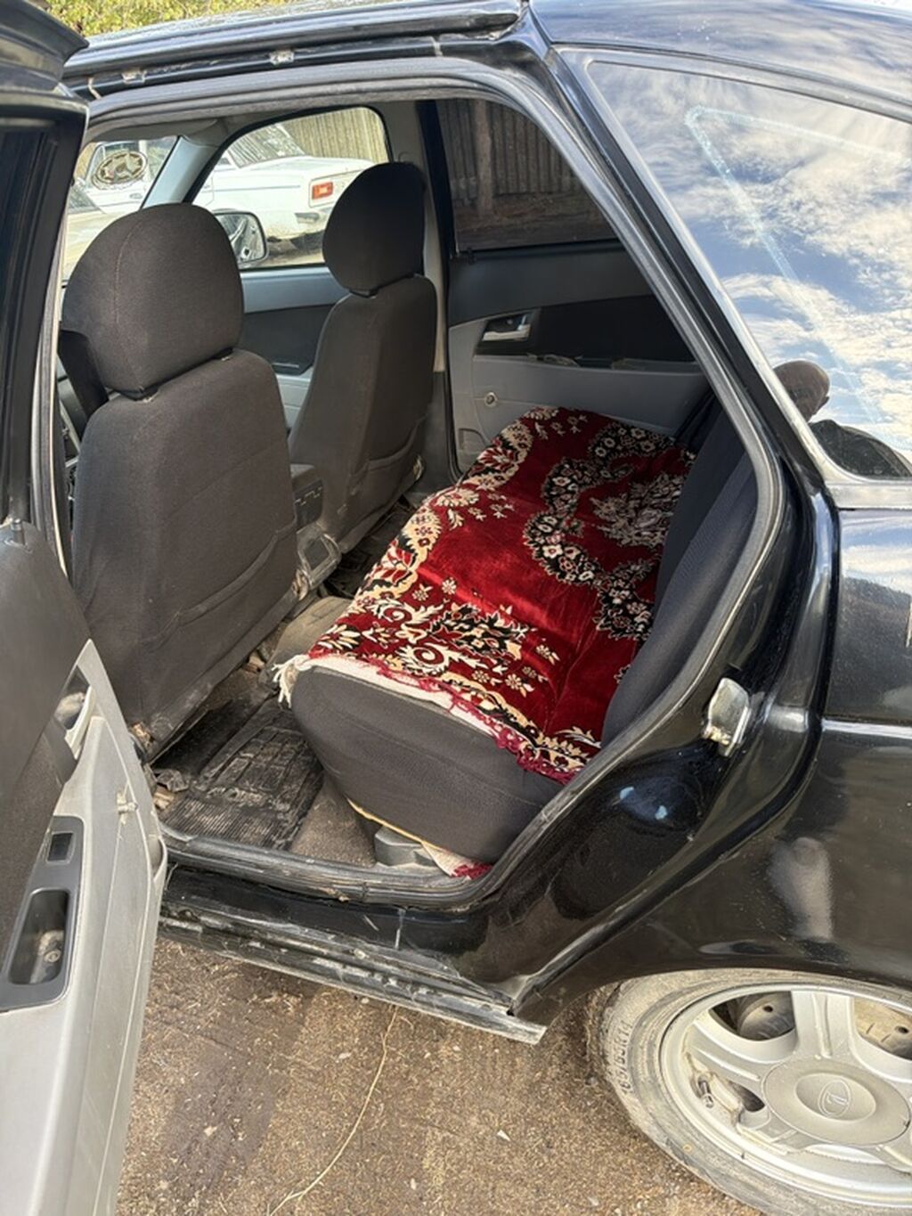 Lada Priora sedan – qara rəng Texniki xüsusiyyətlər: - Kuzov: 4 10-EJ-856 — Avtomobillər, Ucar (5)