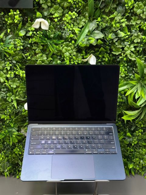 Apple Macbook Air M2 — Bakı