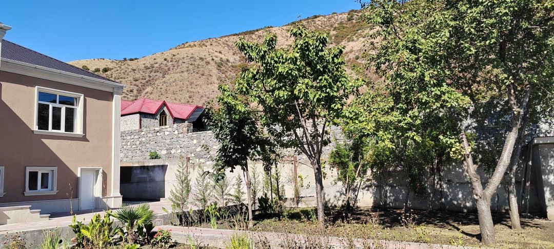 Satılır 10 otaqlı həyət evi/bağ evi 300 m² — Ev, villa, Şəki (3)