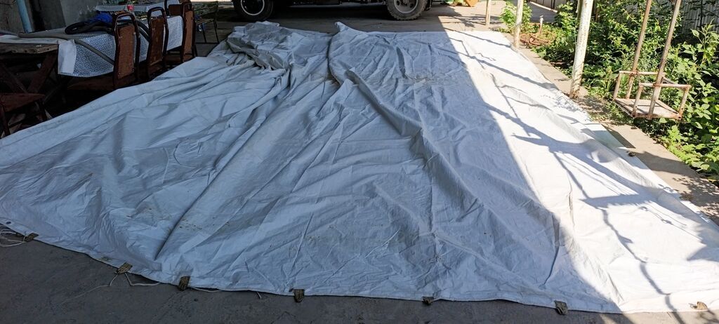 Ağ rəngli böyük tent/parça örtük - Material: sıx, suya davamlı tent — Qoruyucu çadır-çəkilər, Beyləqan (2)