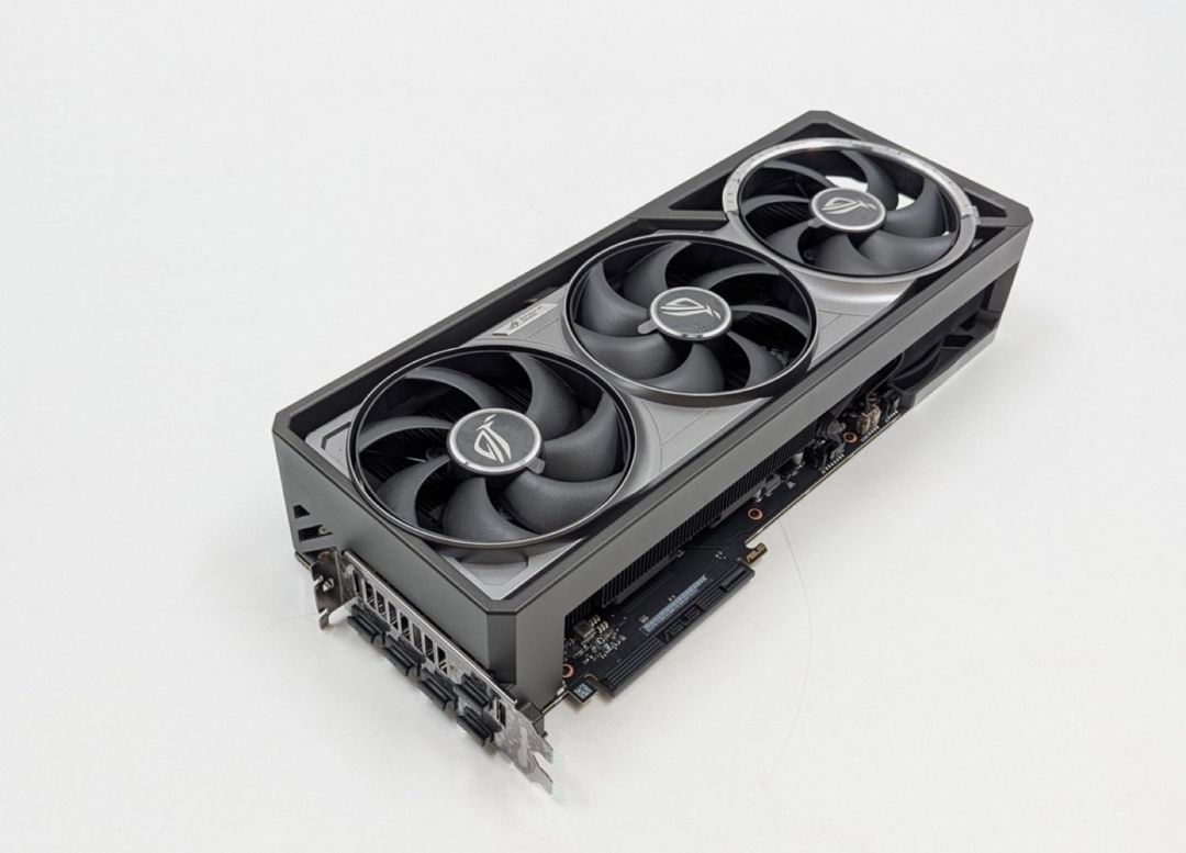Video kart Asus RTX 5080 Rog Astral OC 16GB — Kompüterlər və noutbuklar, Bakı (2)