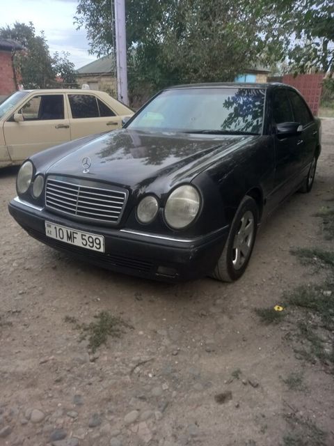 Mercedes E 220, 2.2 L, 1996 il, 645 580 km — Masallı