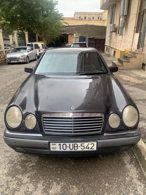 Mercedes E 230, 2.3 L, 1996 il, 300 000 km — Bakı