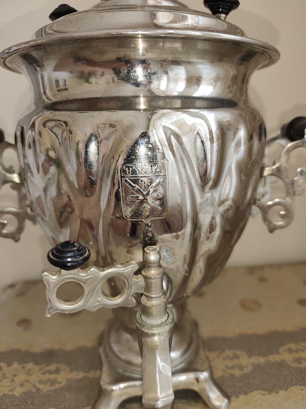 Retro kömürlü samovar – metal korpus, klassik barokko üslublu naxışlı — Samovarlar, Novxanı (2)