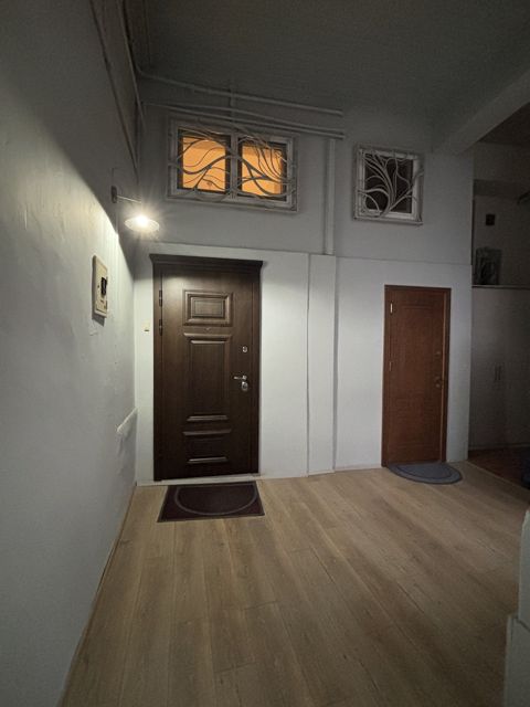 Satılır 3 otaqlı köhnə tikili 118 m² — Bakı