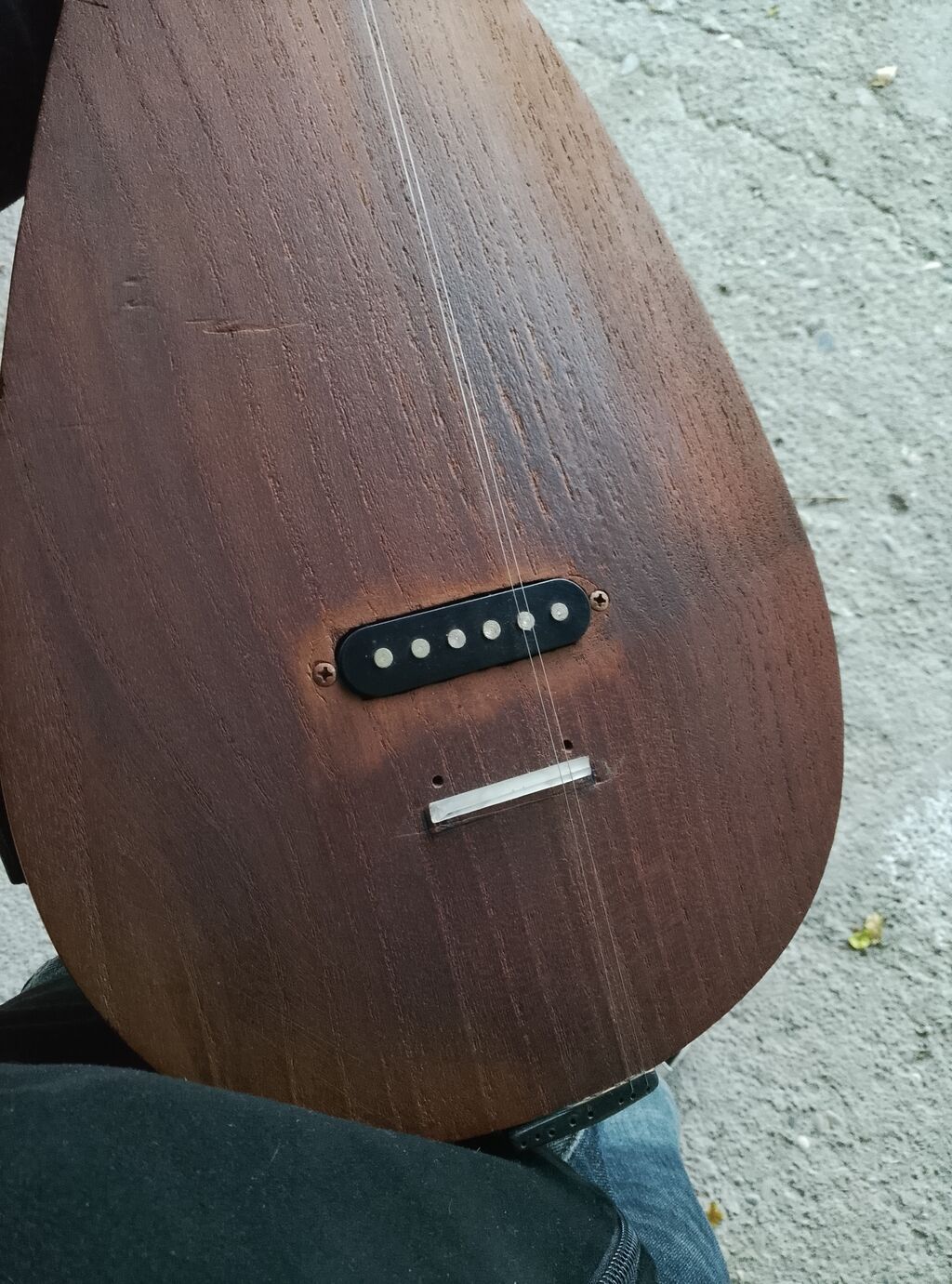 Elektro saz – gövdəsində quraşdırılmış elektronik sistemlə - Korpus — Gitarlar və digər simli alətlər, Xudat (2)