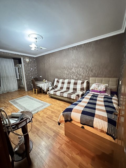 Satılır 1 otaqlı köhnə tikili 35 m² — Bakı
