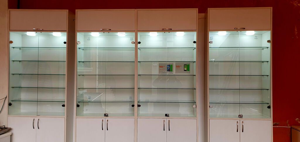 Mağaza vitrin dolabları – şüşəli, işıqlı, açarlı - Tip: vitrin dolab — Mebel, Xırdalan