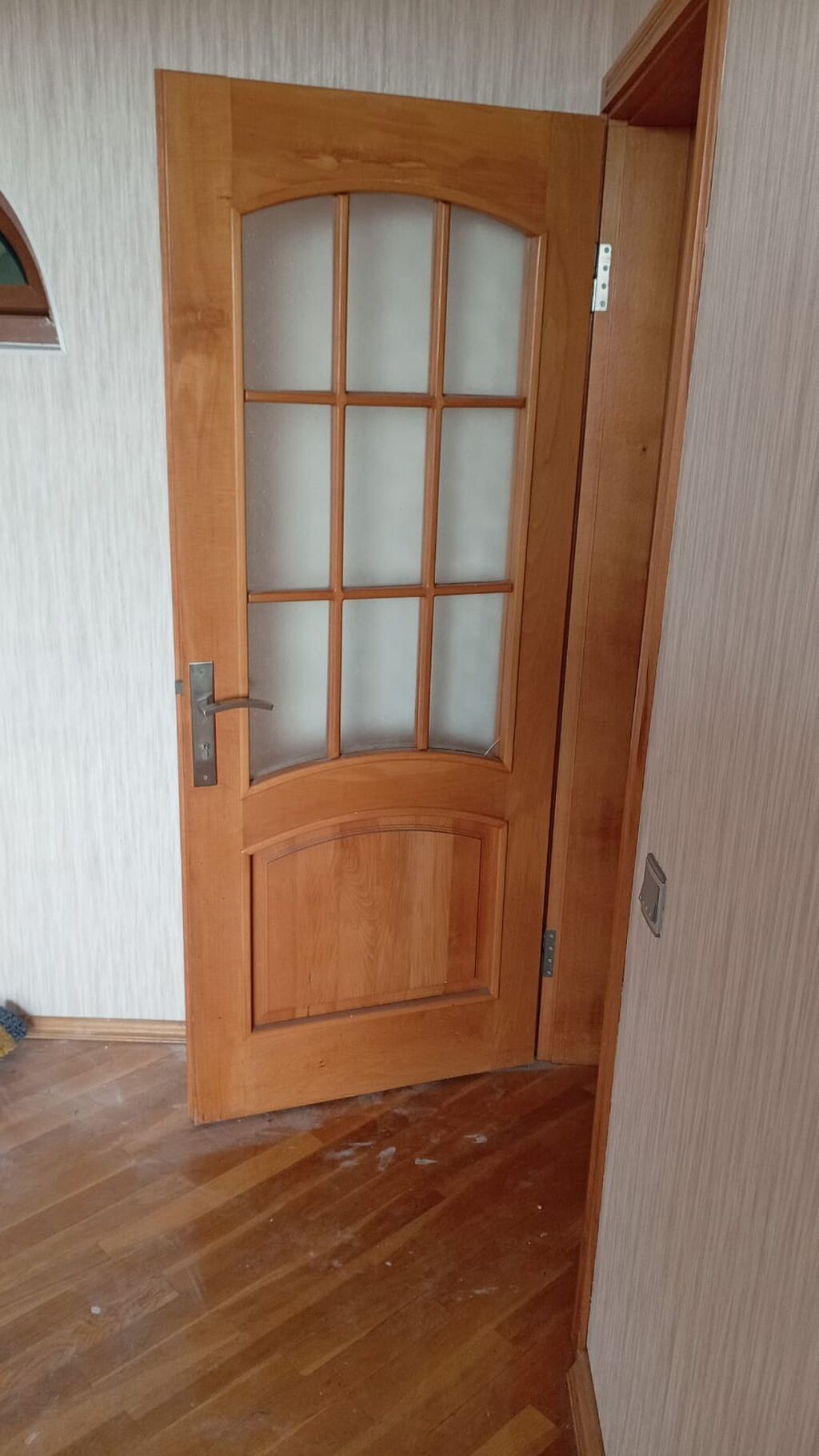 Taxta otaq qapısı – şüşəli klassik model - Material: fıstıq ağacından — Pəncərələr, qapılar, balkonlar, Bakı (2)