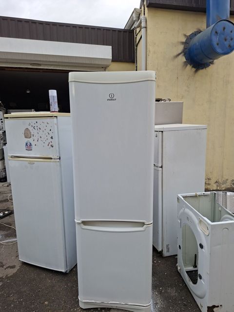 İşlənmiş 2 qapılı Indesit Soyuducu Satılır, rəng - Ağ — Digah