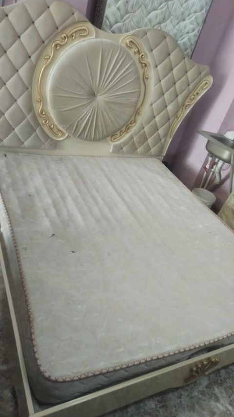 Bazali taxt yaxşı veziyyetde matras biraz zeifdi am taxt ela — Bakı