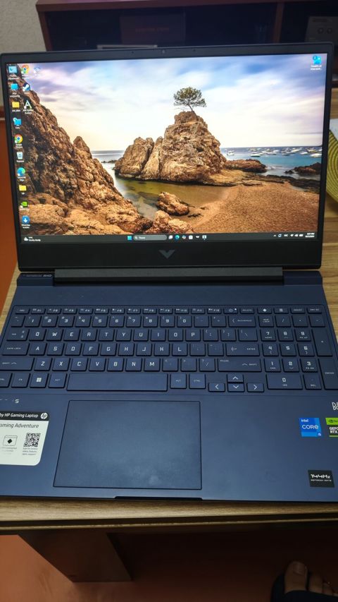 HP Victus 15 oyun noutbuku Xüsusiyyətlər: - Ekran: 15.6" IPS, 144 Hz — Sumqayıt