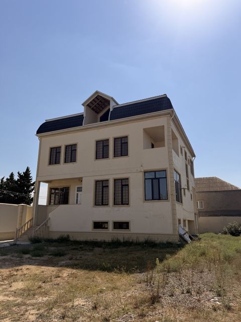 Satılır 8 otaqlı həyət evi/bağ evi 500 m² — Bakı