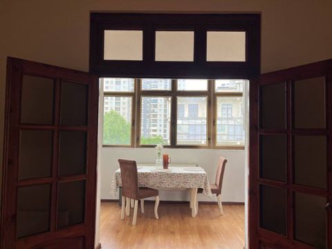 İcarəyə verilir 2 otaqlı köhnə tikili 70 m² — Bakı