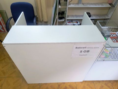 Resepşn masası — Bakı