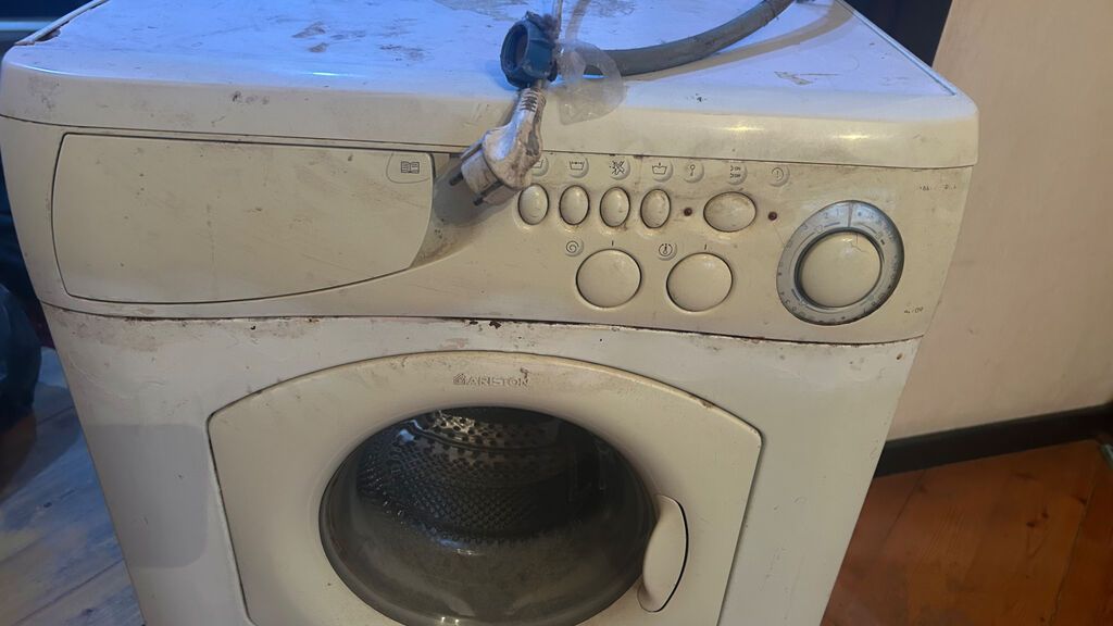 Paltaryuyan maşın Hotpoint Ariston, 6 kq, Təmirə ehtiyacı var, Avtomat, Qurutmasız, Kredit var, Ünvandan götürmə, Ödənişli çatdırılma, Rayonlara çatdırılma — Çamaşır maşınları, Bakı (4)