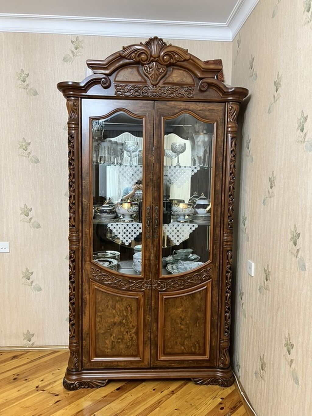 Klassik üslubda vitrin-bufet - Material: təbii ağac karkas, dekorativ — Şkaflar, Sumqayıt (2)