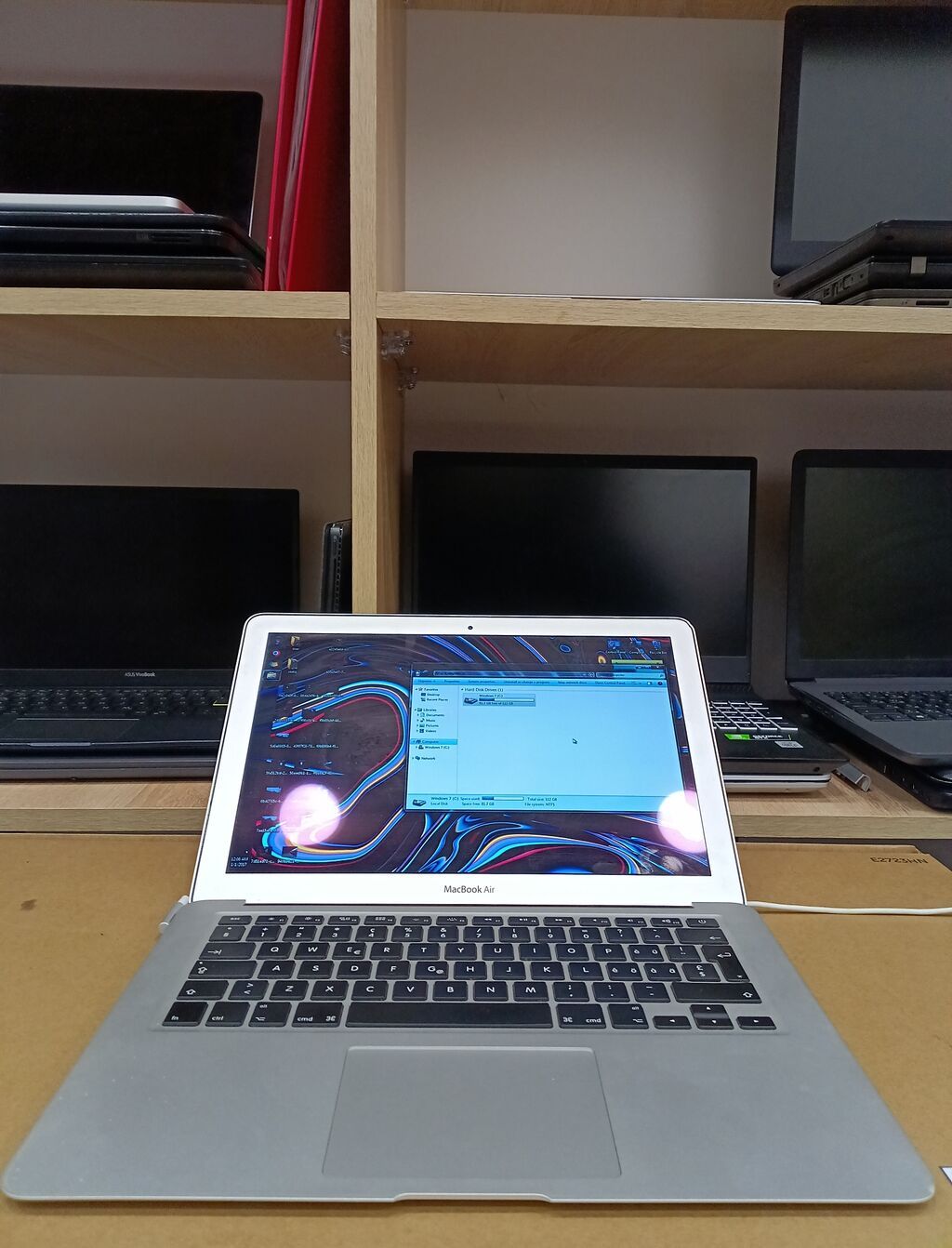 Apple MacBook Air 13" – gümüş alüminium gövdə, yüngül və nazik dizayn — Apple Macbook, Bakı (2)