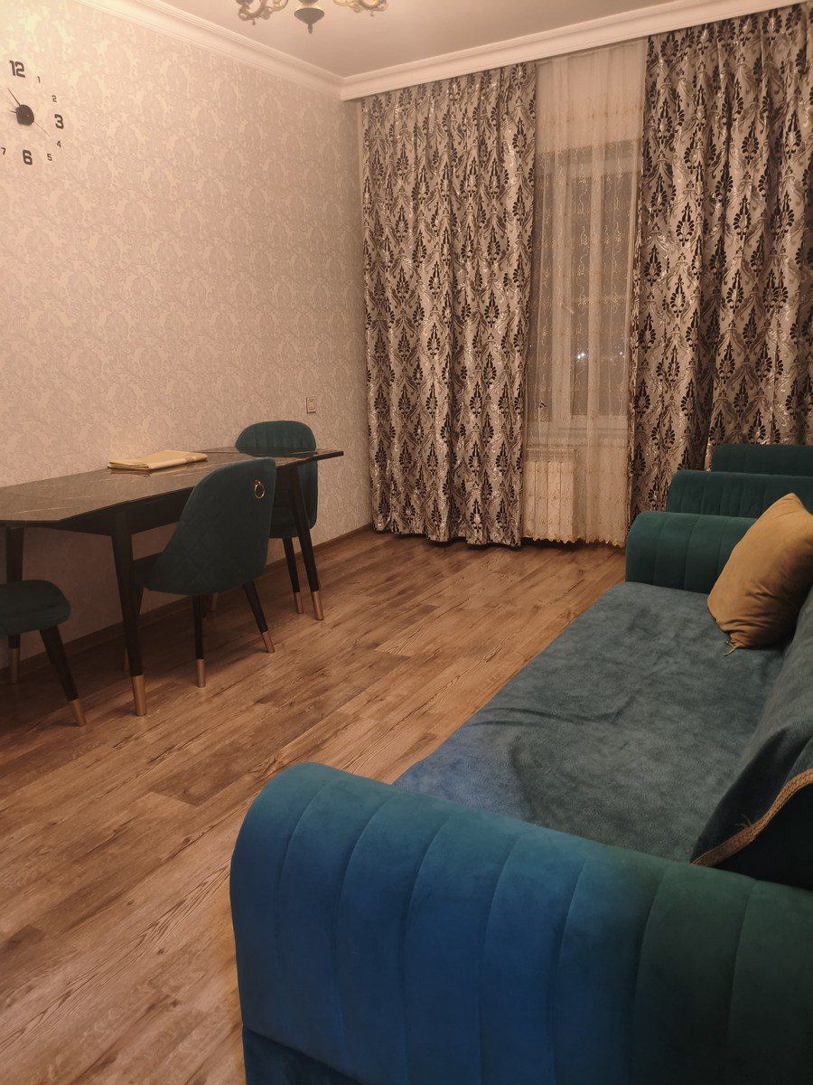 İcarəyə verilir 2 otaqlı köhnə tikili 75 m² — Mənzil, Bakı
