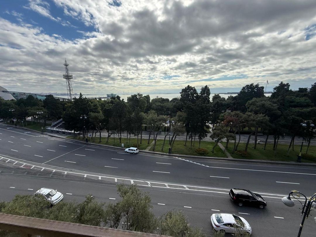 Satılır 4 otaqlı köhnə tikili 160 m² — Mənzil, Bakı (2)