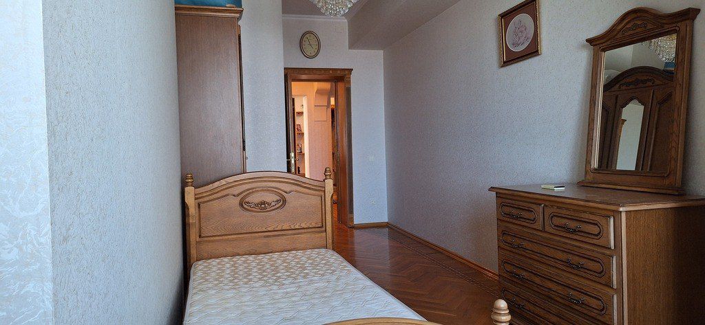 Satılır 4 otaqlı köhnə tikili 145 m² — Mənzil, Bakı (8)