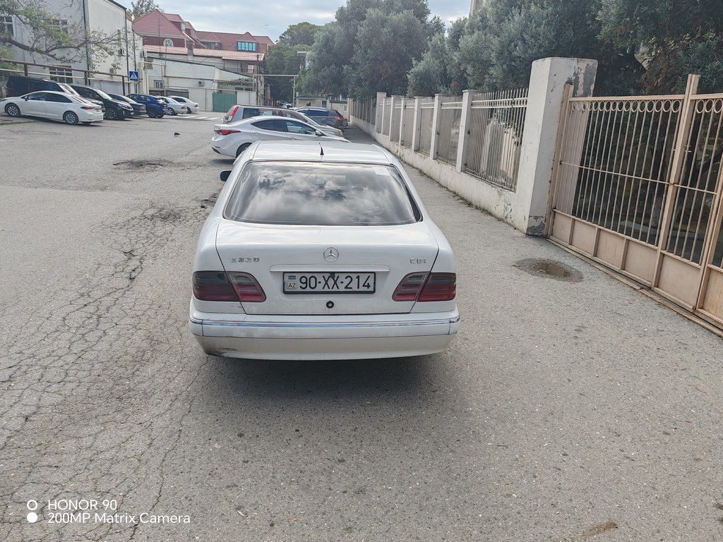Mercedes E 220, 2.2 L, 2000 il, 400 000 km 90-XX-214 — Avtomobillər, Bakı (2)