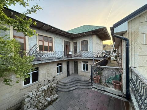 Satılır 7 otaqlı həyət evi/bağ evi 350 m² — Bakı