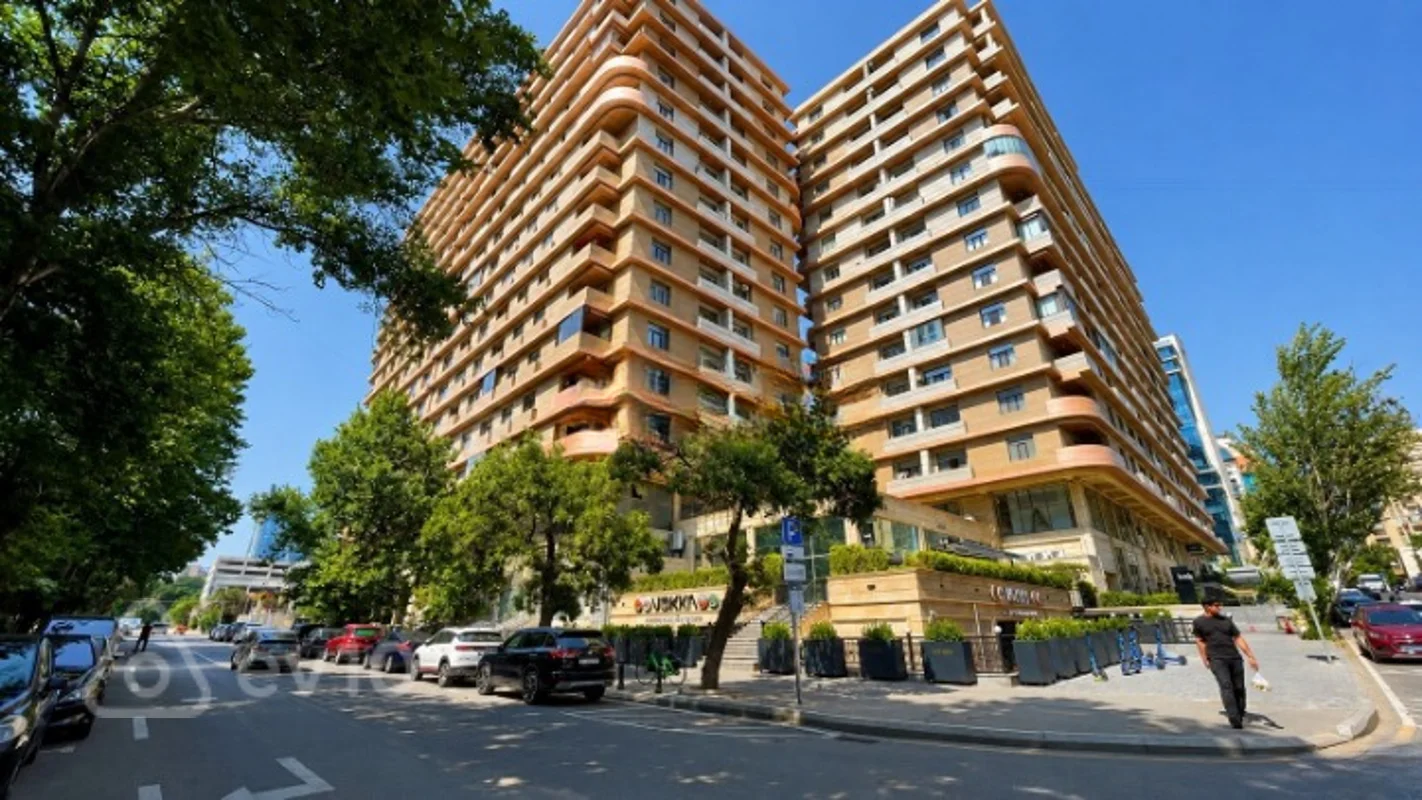 4 otaqlı mənzil, 256 m², Sahil metro — Bakı