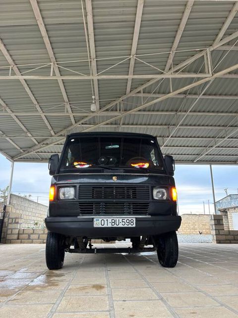 Mercedes 208 D, 2.9 L, 1993 il, 300 000 km — Salyan