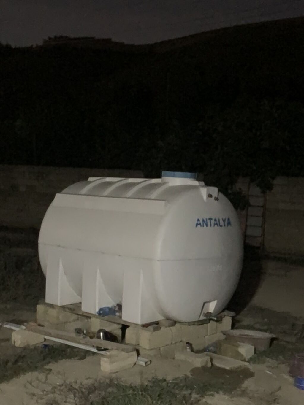 Antalya marka plastik su çəni 5 tondur, goradildə həyətdədir, zədəsi — Su çənləri, kanisterləri, bochkalar, Bakı (2)