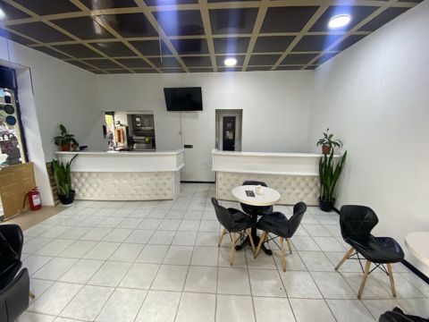 Kafe/Resepşn satılır — 800 AZN Ukraynadan gətirilmiş, keyfiyyətli və — Bakı