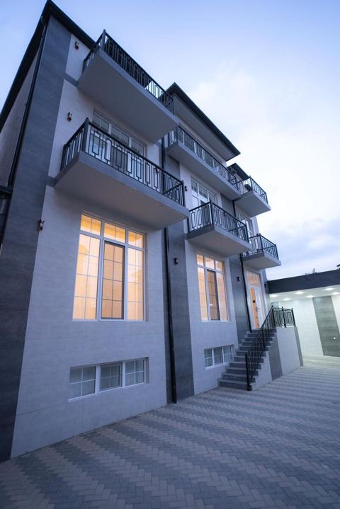 Satılır 8 otaqlı həyət evi/bağ evi 400 m² — Bakı