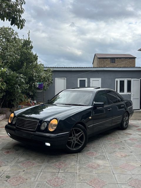 Mercedes E 230, 2.3 L, 1997 il, 426 000 km — Bakı