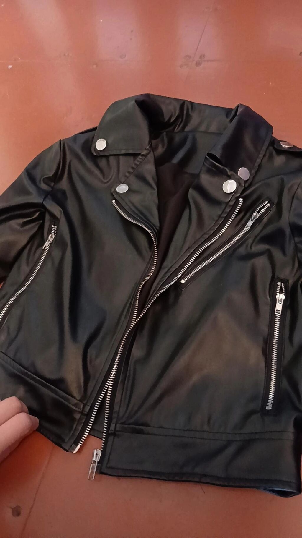 Nadir model – eko‑dəri qadın “cropped” biker gödəkçə - Material — Jaketlər, Bərdə (3)