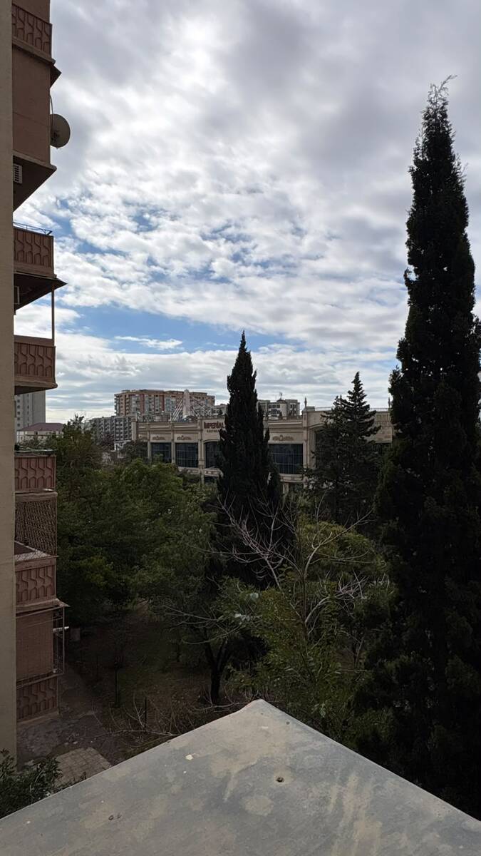 Satılır 4 otaqlı köhnə tikili 103 m² — Mənzil, Bakı (2)
