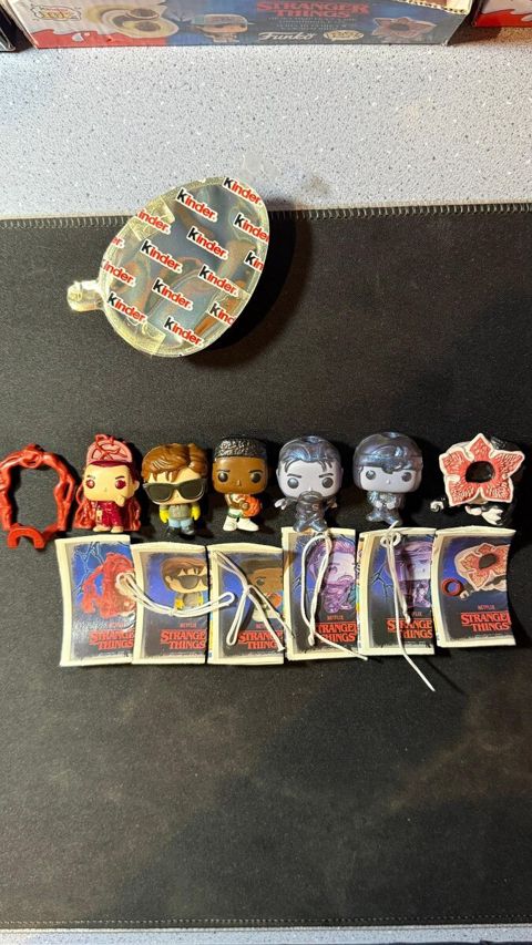 Kinder joy stranger things fiqurları — Bakı