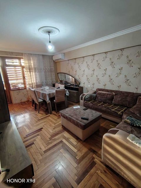 Satılır 3 otaqlı köhnə tikili 70 m² — Bakı