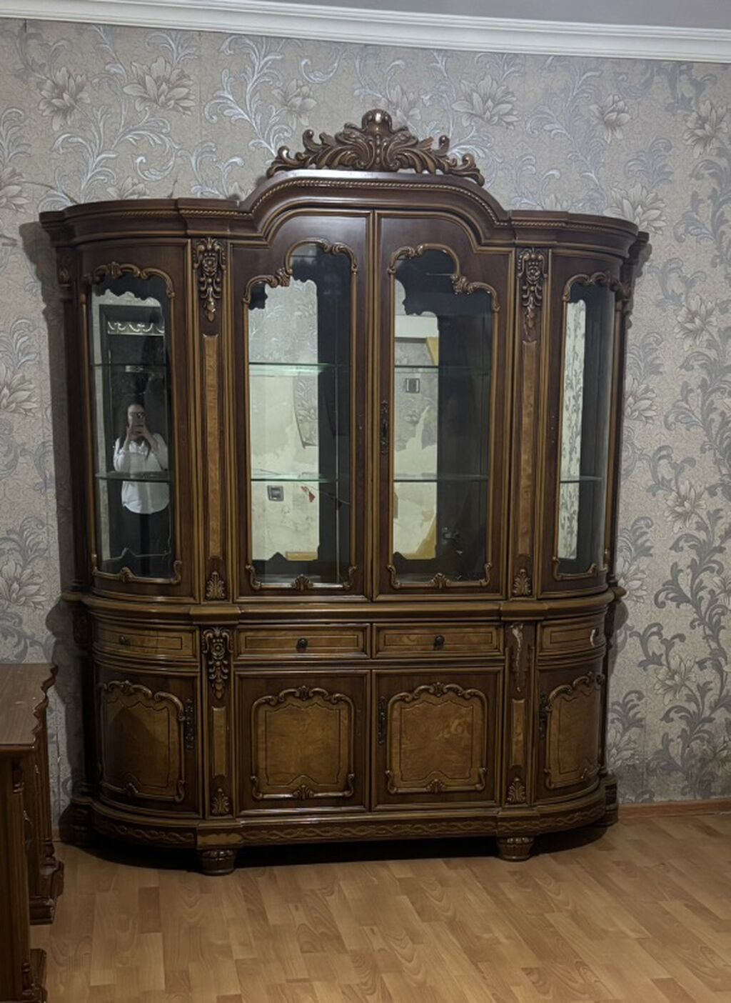 Klassik üslublu böyük vitrin/dolab - Material: massiv ağac və təbii — Şkaflar, Digah (2)