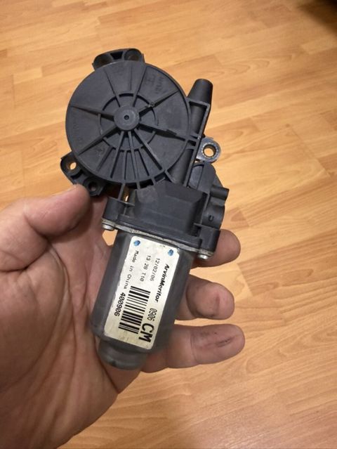 Avtomobil şüşəqaldıran (pəncərə qaldırıcı) elektrik mühərriki hunday — Bakı