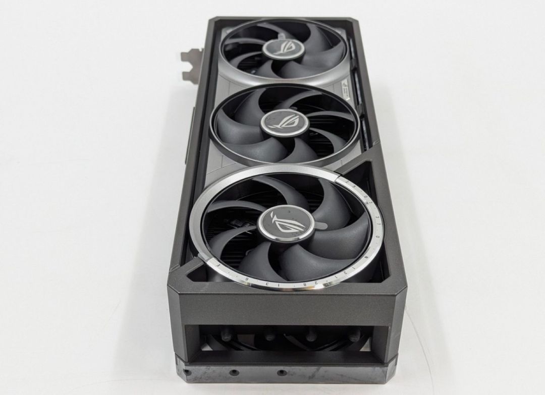 Video kart Asus RTX 5080 Rog Astral OC 16GB — Kompüterlər və noutbuklar, Bakı (3)