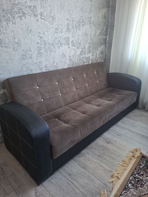 Qonaq otağı üçün rahat divan - Model: 3 nəfərlik, düz xəttli divan — Şəki