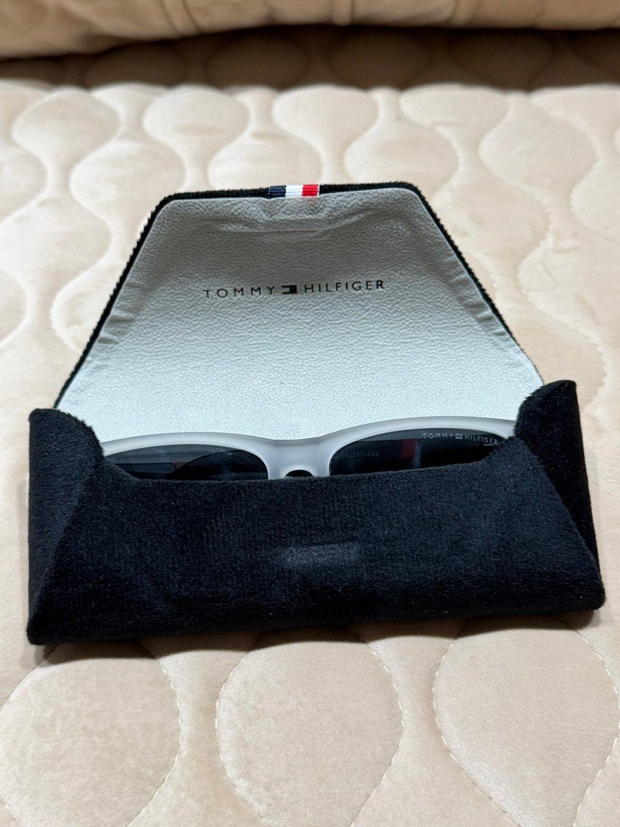 Tommy Hilfiger eynəyi — Şəxsi əşyalar, Bakı (7)